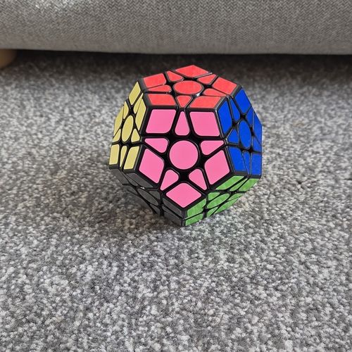QYTOYS QiHeng W Megaminx Concave Dodecahedron Speed Cube Twist Puzzle — image 4