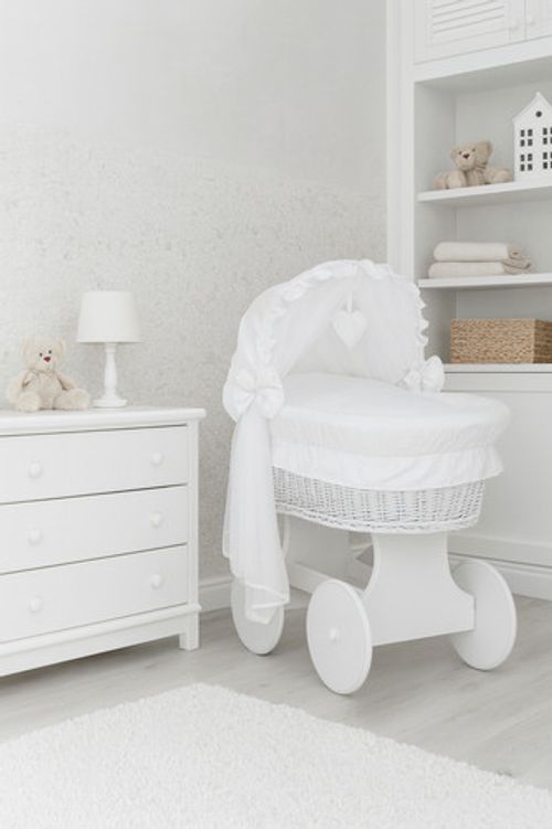 White Wicker Wheels Hood Crib/baby Moses Basket + Complete Bedding