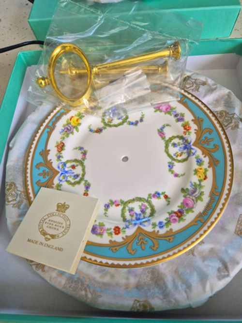 Royal Collection Trust Fine Bone China Floral Cake Stand Gold Rim England