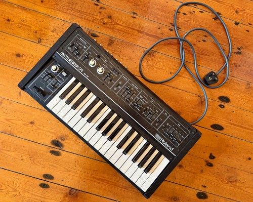 Roland SH-09 Analog Synthesizer, UK Voltage Model, SERVICED