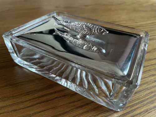 ART DECO STYLE SILVER-PLATE SARDINE DISH CUT GLASS DETAILED FISH HANDLE NICE — image 4