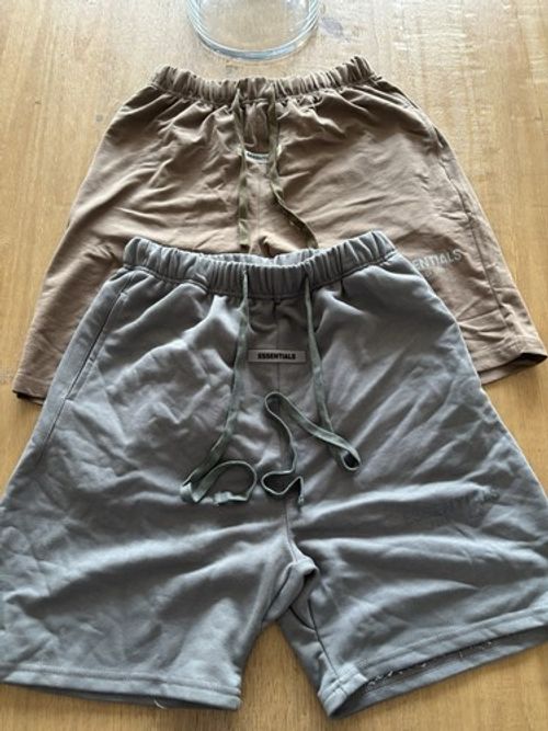 Essentials Men’s Sweat Shorts Size M Regular Drawstring Logo Grey/Beige the pair