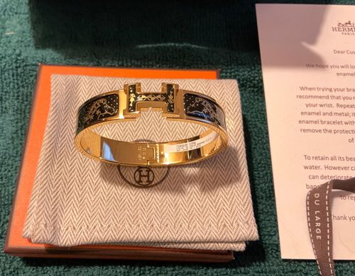 Hermès Clic H Cheval De Coeur Bracelet Black/Gold rrp £670.00 — image 3