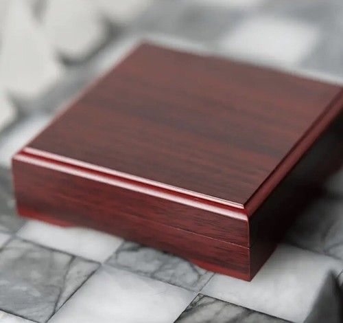 1 x Coin / Medal Display Wood Storage Protective Box With Red Velvet Interior