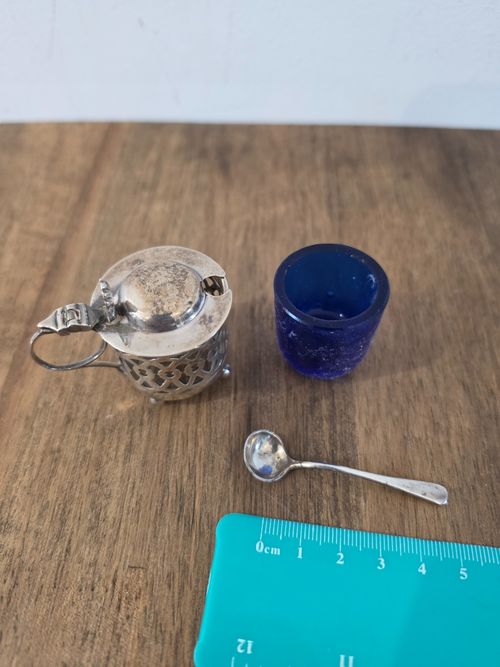 Victorian Sterling Silver Miniature Mustard Pot Blue Glass Liner Birmingham — image 3