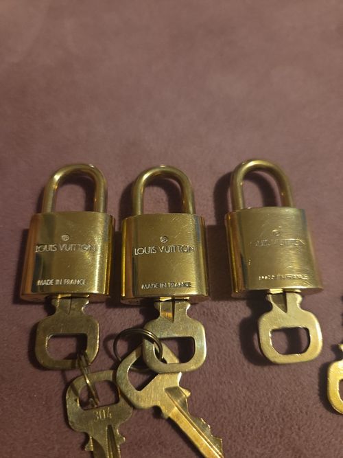  Louis Vuitton Brass Padlock Lock & Key Set. Used — image 9