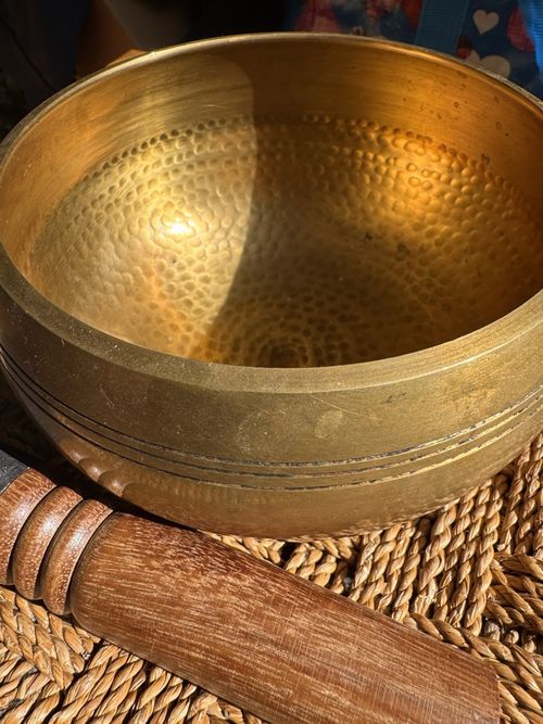 Medium size Singing Bowl Hand Hammered Meditation Yoga Sound Healing + Mallet — image 20