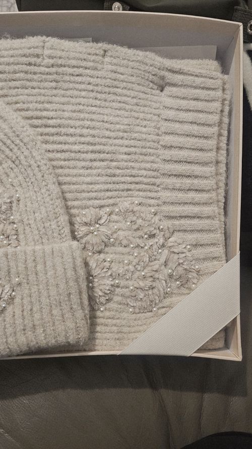 Rachel Zoe 2pc Women's Grey Knit Hat & Scarf Set Floral Beaded One Size — image 3