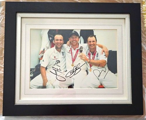 Cricket - England - Ashes 2009 - Framed and Signed picture