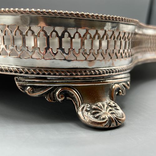 Antique Vintage Silver Plated Footed Serving Tray Handles Serpentine Scalloped — image 4