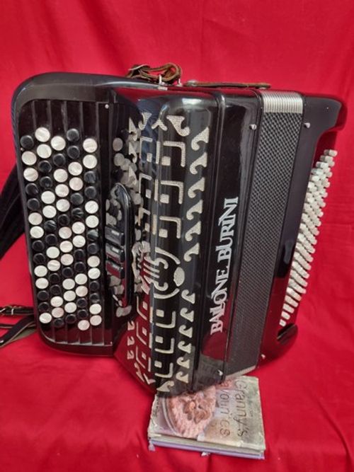 ITALIAN  CHROMATIC ACCORDION 96 BASS LIGHTWEIGHT