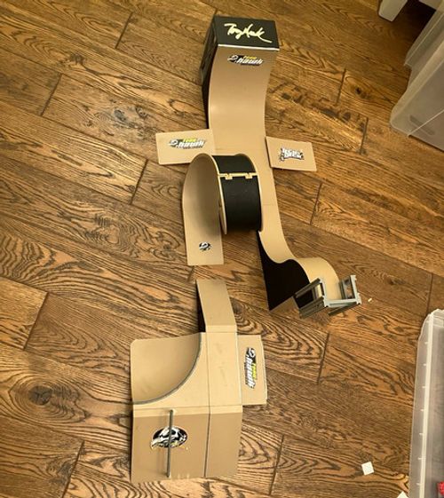 Tech Deck Fingerboard Skatepark Ramp Set with Loop, Quarter Pipe & Rail Beige