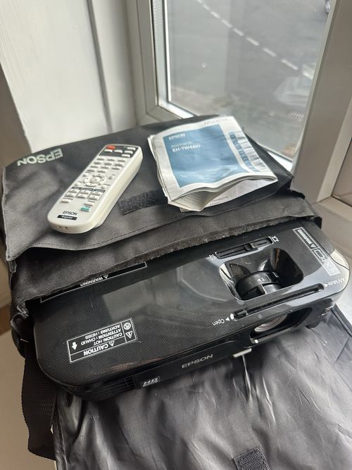 Epson Projector with Panoview Screen and Remote Control Home Cinema — image 2