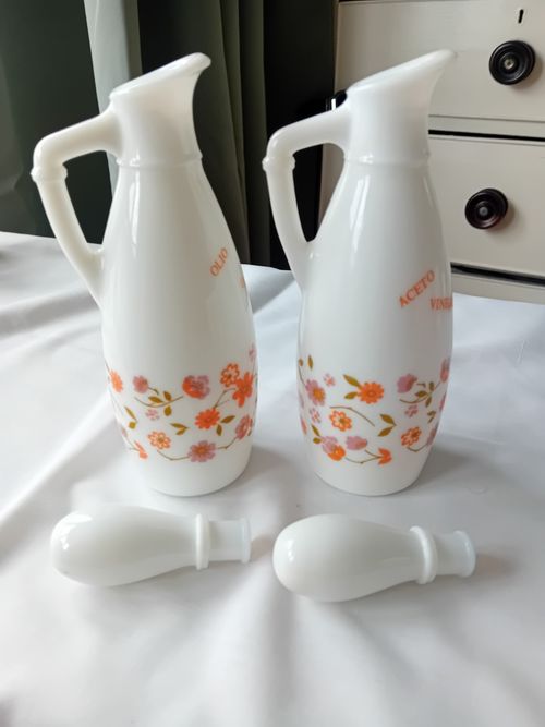 Vintage Italian Milk Glass (Cerve Parma / Made in Italy) Cruet Set 1970s — image 7