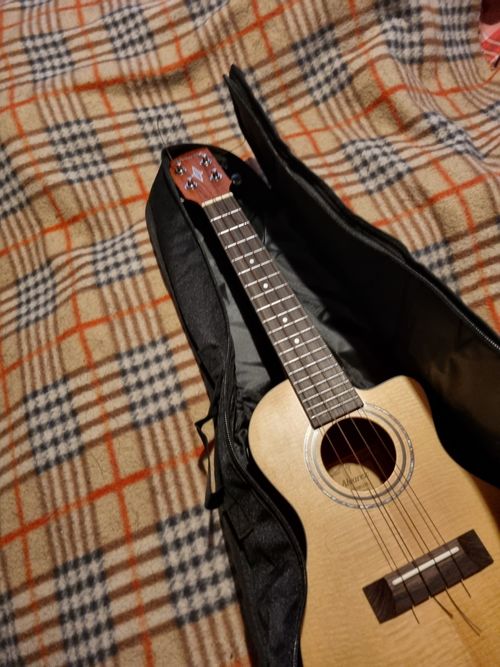 Alvarez Concert Ukulele — image 2