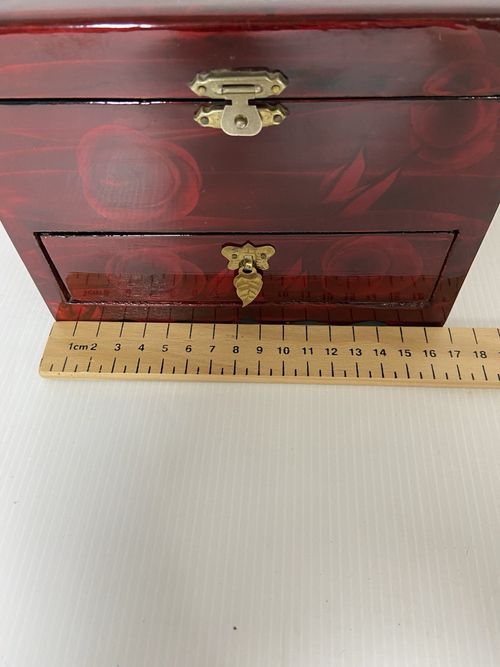 Vintage Chinese Laquered Jewellery Box with Carved Cork Diorama Picture — image 14