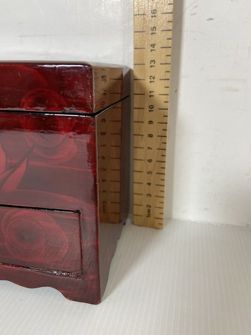 Vintage Chinese Laquered Jewellery Box with Carved Cork Diorama Picture — image 13