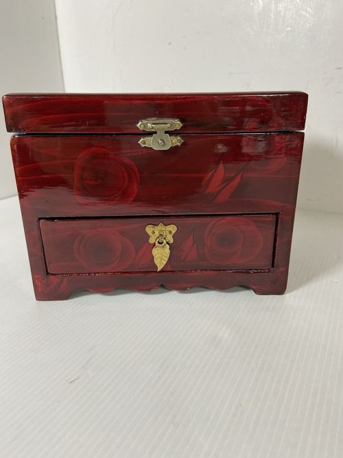 Vintage Chinese Laquered Jewellery Box with Carved Cork Diorama Picture — image 5