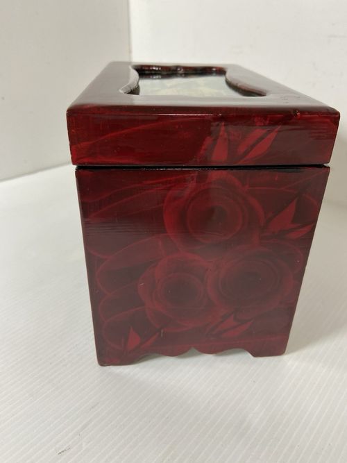 Vintage Chinese Laquered Jewellery Box with Carved Cork Diorama Picture — image 9