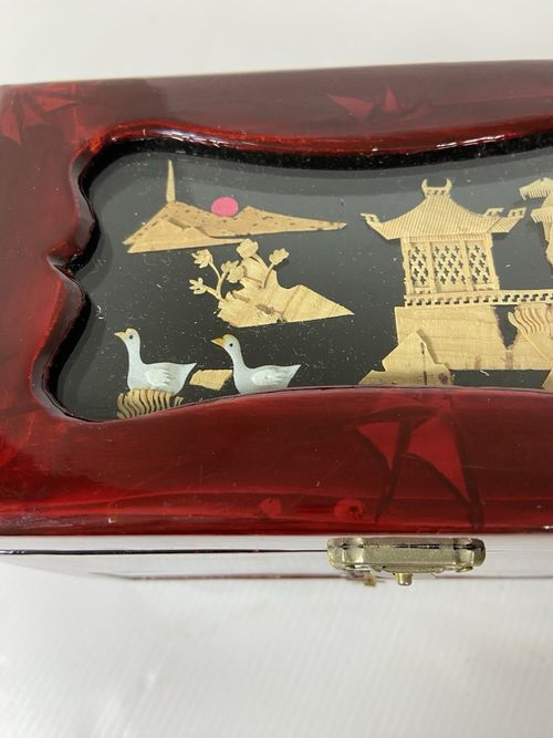 Vintage Chinese Laquered Jewellery Box with Carved Cork Diorama Picture — image 3