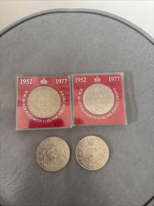 x4 1977 Queen Elizabeth II Silver Jubilee Commemorative Crown Coin, x2 In Cases