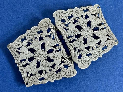 NICE ANTIQUE EDWARDIAN SOLID SILVER NURSES BELT BUCKLE — image 4