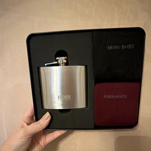 HUGO BOSS BOSS Men’s Gift Set Hip Flask & Socks in Black Rectangular Box — image 3