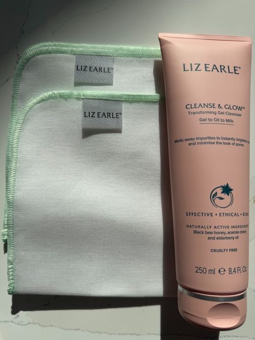 Liz Earle Cleanse & Glow 250ml + 2 cloths (Worth over £45) — image 1