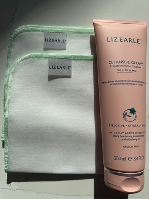 Liz Earle Cleanse & Glow 250ml + 2 cloths (Worth over £45)