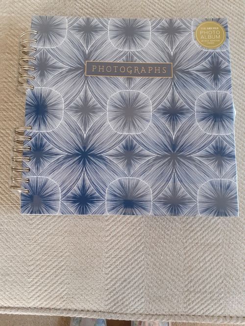 Photo Album with 40 self Adhesive Pages and Silver coloured Photo Frame 6x8 — image 5