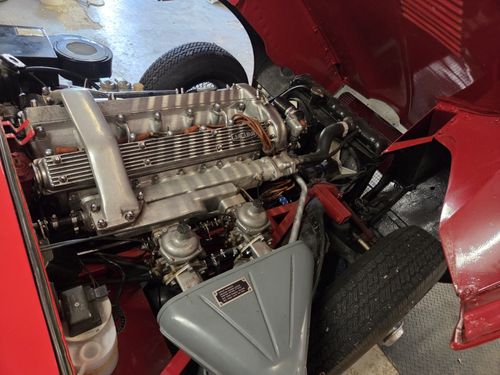 Jaguar E-Type — image 10