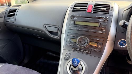 Toyota auris hybrid automatic — image 16