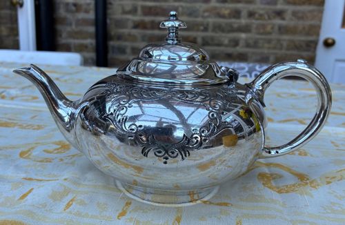 Silver-plated antique teapot set with matching sugar bowl and milk jug — image 2