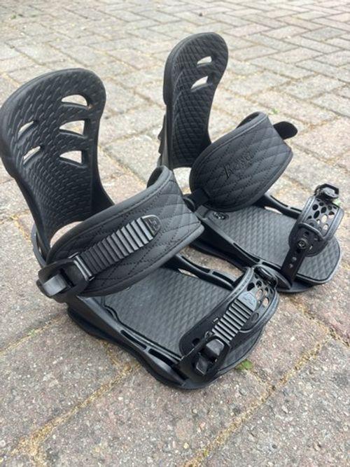 Union Youth Snowboard Bindings Black Channel Mount Pattern Left & Right Pair
