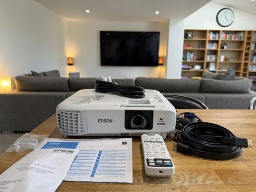 Epson EB-U05 3,400 Lumens Home Cinema Projector HDMI VGA Remote Used Full HD