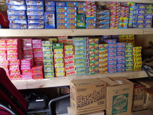 COLOSSAL VINTAGE SPORTSCARDS COLLECTION WITH OLD UNOPENED PACKS! FREE MANTLE! — image 10