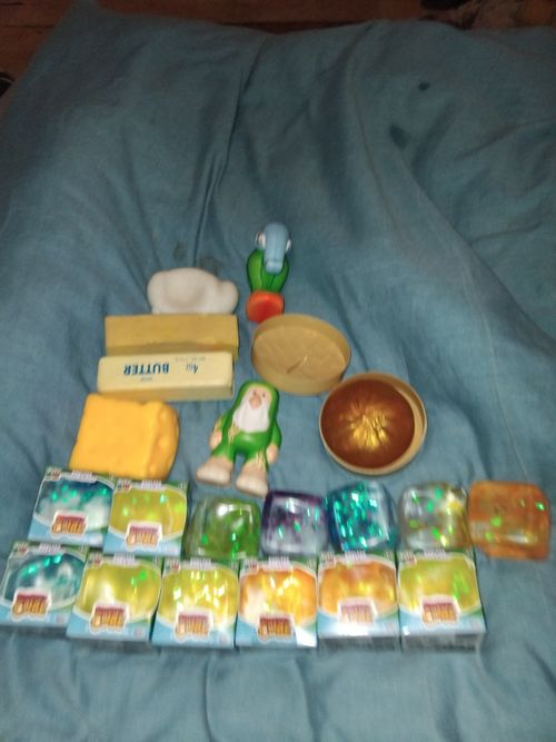 Mixed Toy Lot: Squishy Cube Box Toys, Small Figures, Play Food Accessories — image 2