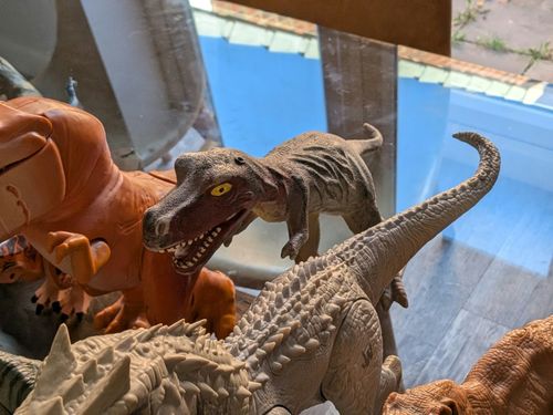 Mixed Lot Plastic Dinosaur Figures — image 8