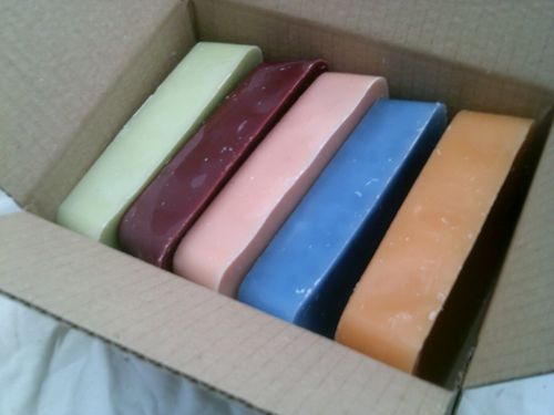 Scrap Candle Wax. 8 KG... DARK Colours and most lightly scented — image 3