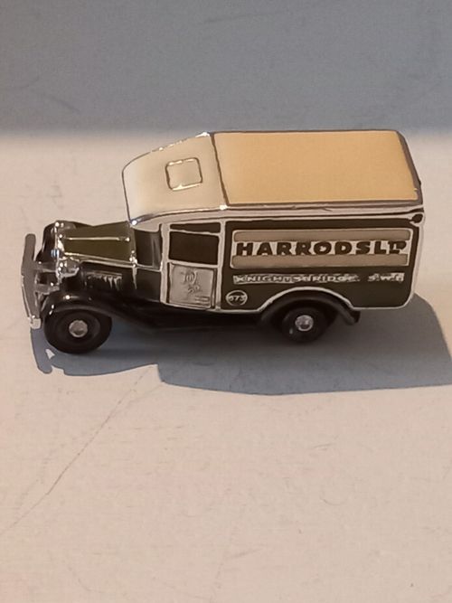 ESTEE LAUDER 2002 "HARRODS CLASSIC DELIVERY VAN"SOLID PERFUME. MIBB LOWEST PRICE — image 1