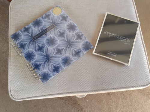 Photo Album with 40 self Adhesive Pages and Silver coloured Photo Frame 6x8 — image 1