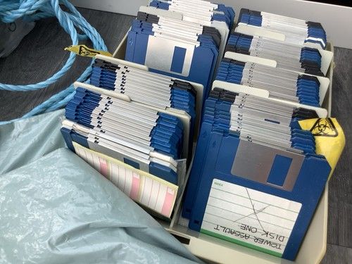 100 used 3.5" floppy discs vintage computing job lot (Used for Amiga games ) 