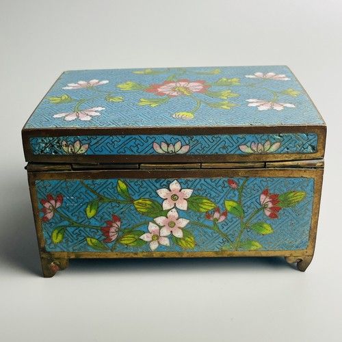 ANTIQUE CHINESE CLOISONNE ENAMEL BOX QING DYNASTY 11.7 CM X 8.5CM , 7CM TALL