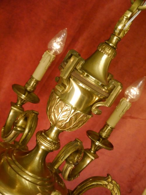 Elegant French 8-Light Classical Chandelier in Solid Brass Ø 30" — image 6