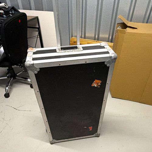 Black/Silver Aluminium Flight Case with Wheels & Carry Handle, 86x50x18cm