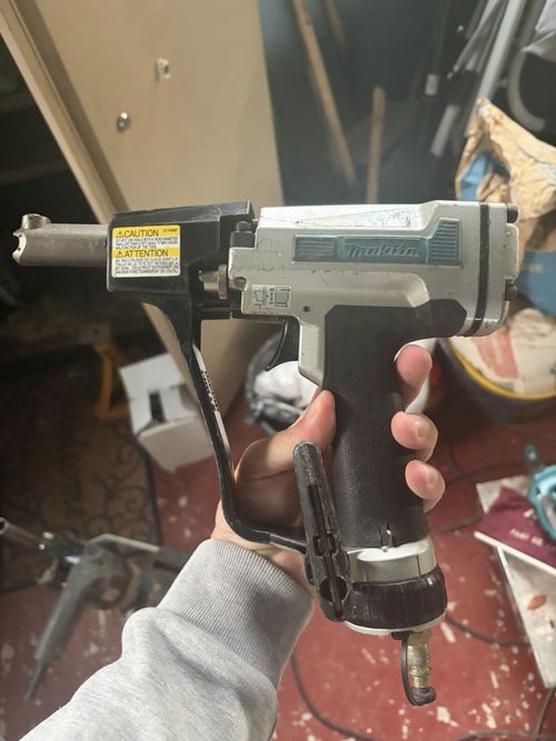 Makita AG125 Pneumatic Bulk Nailer/ Driver 125mm Air Powered Took — image 1