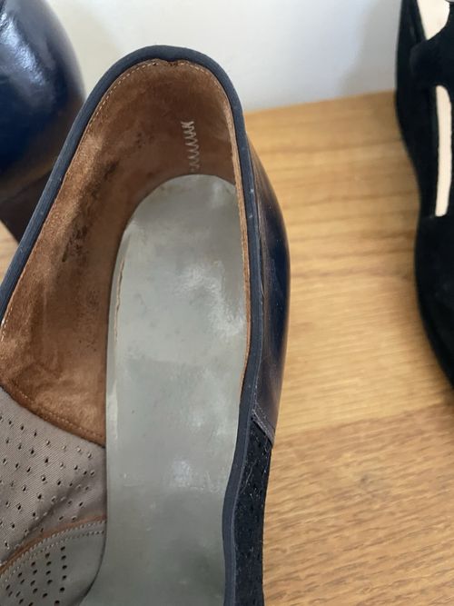 Genuine 1940s Vintage Court Shoes In Navy Suede And Leather Size 5 — image 5