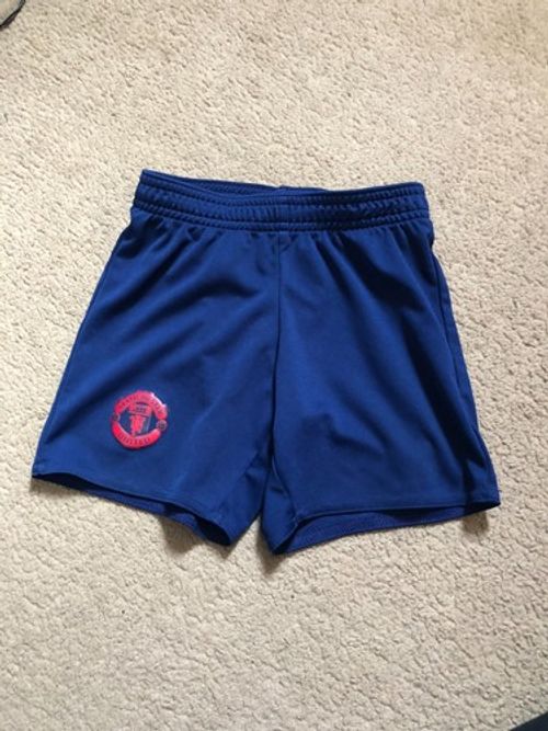 Boys official Adidas MANCHESTER UNITED Man Utd kit shorts age 3-4 (4-5)