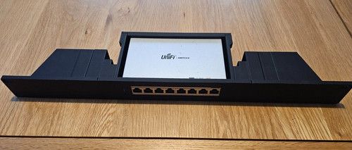 Ubiquiti UniFi US-8 / US-8-60W 19" 1U rackmount bracket