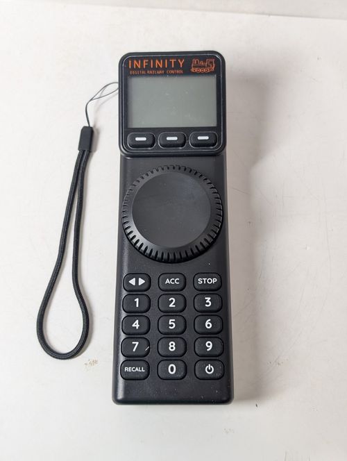 Gaugemaster Infinity Digital DCC Sovereign Starter Controller Package-GMI-D01. — image 4